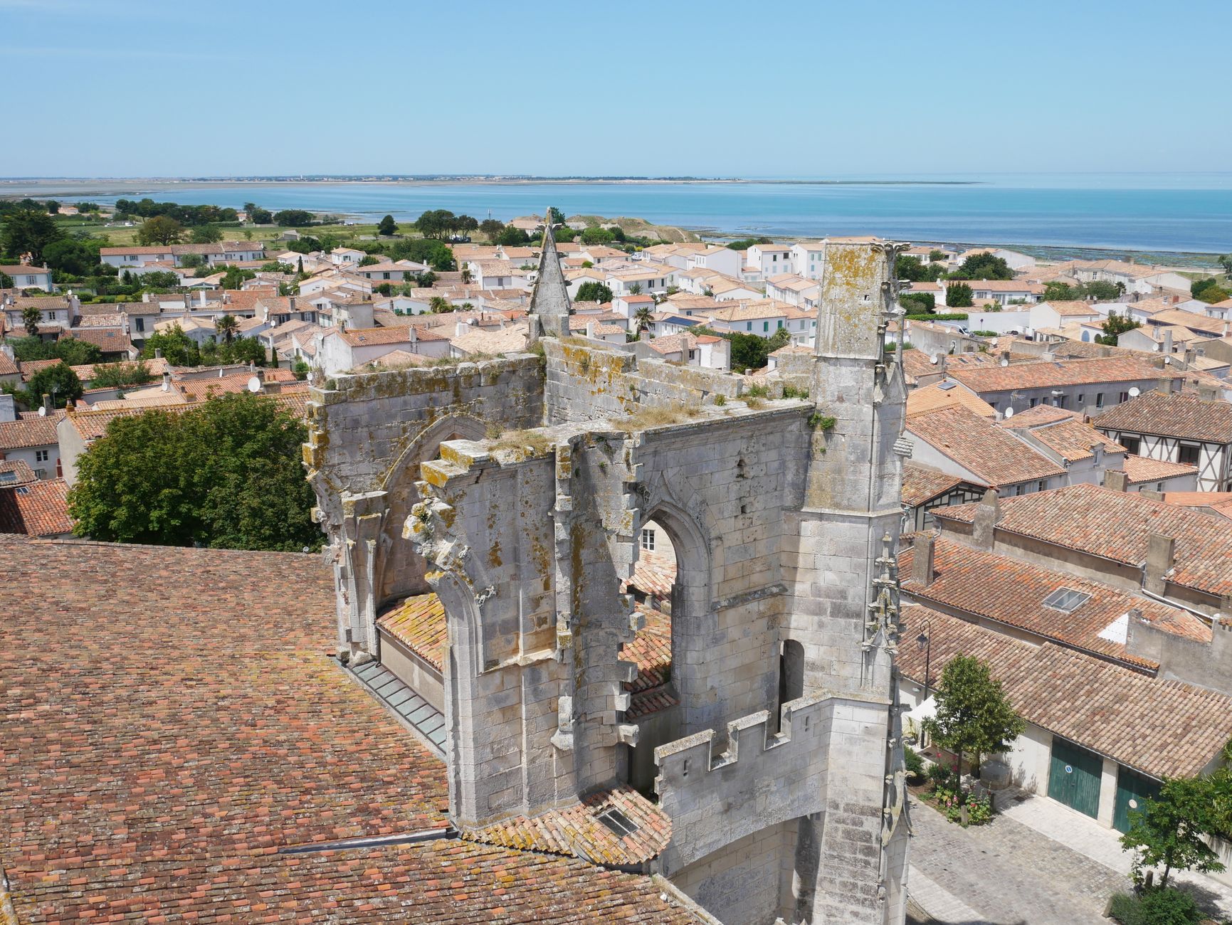 Bâchage de toiture équipe à Nantes